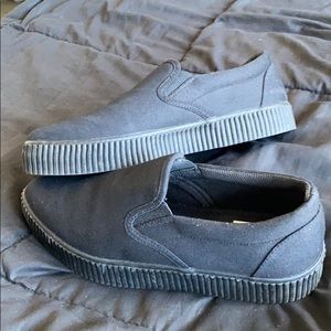 Tuk women’s size 8 slip ons